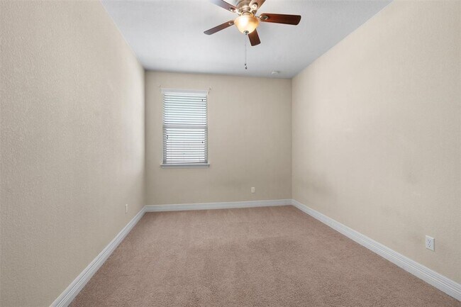 Building Photo - 321 Penna Ln