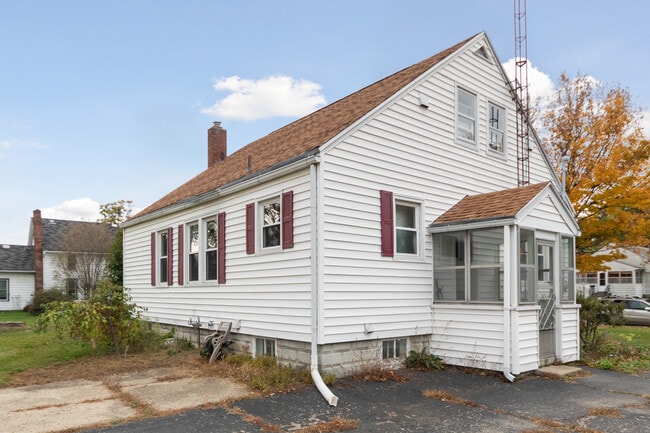 Building Photo - 629 St Clair Ave