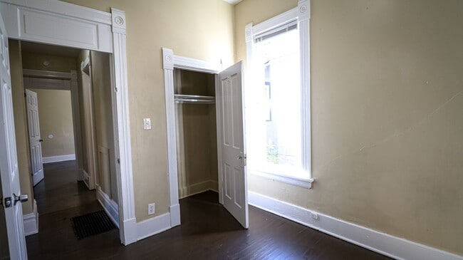 Building Photo - 3 Bedroom House