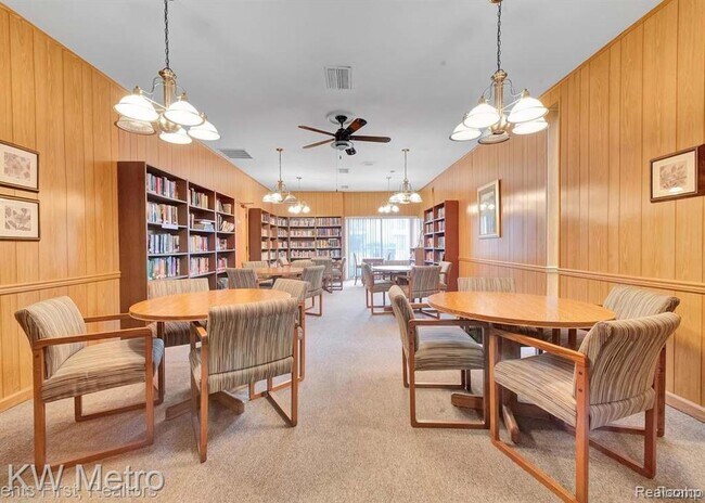 Building Photo - 18236 University Park Dr