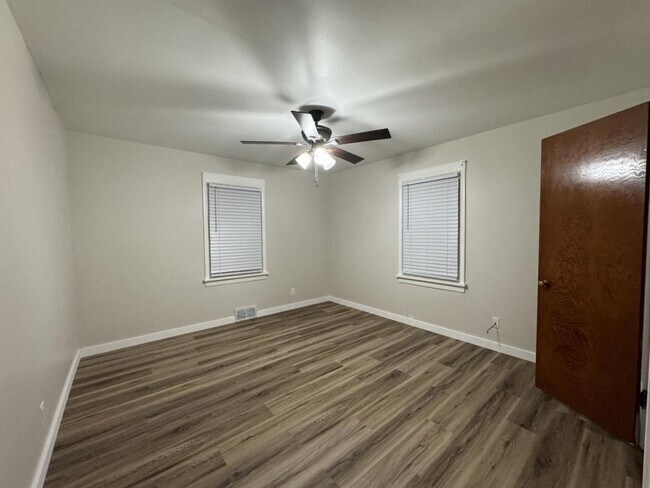 Building Photo - 1044 S Main Ave