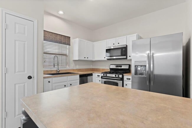 Building Photo - 9735 Coyote Creek Dr