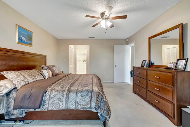 Building Photo - 5943 Areca Palm Ct