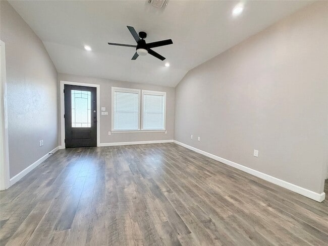 Building Photo - 710 N Rusk St