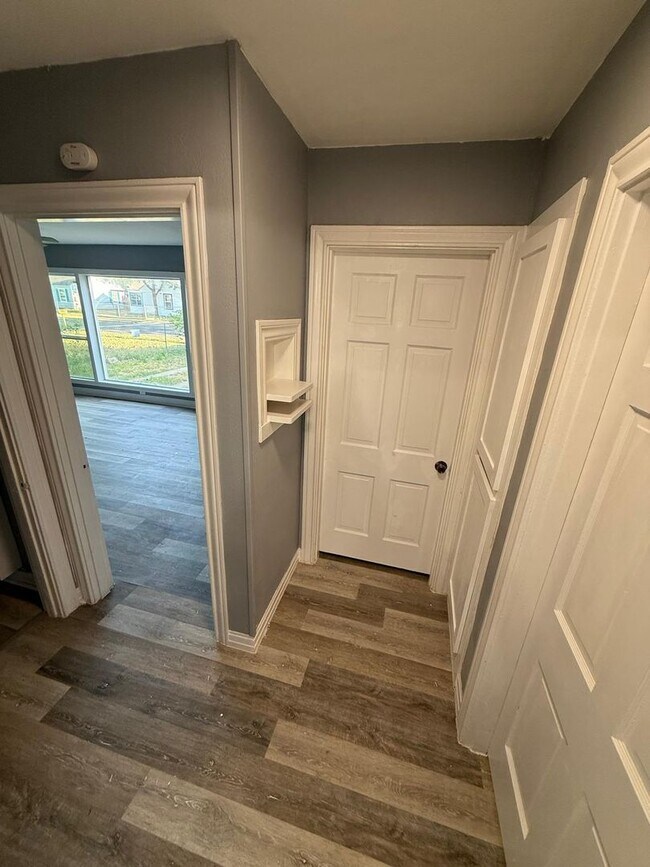 Building Photo - $0 First Month's Rent / $0 Deposit at Move-in