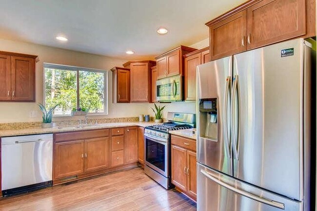 Building Photo - 5 bedroom in Shoreline WA 98133