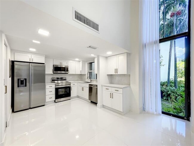 Building Photo - 20329 W Country Club Dr