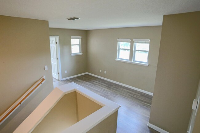 Building Photo - 104 Crete Ct