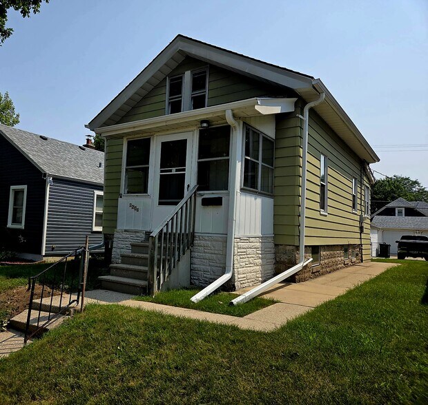 Primary Photo - 2206 S 56th St