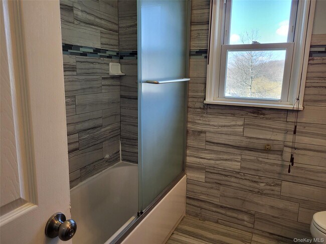 Building Photo - 20 Scott Dr