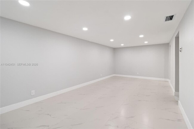 Building Photo - 7144 Southgate Blvd