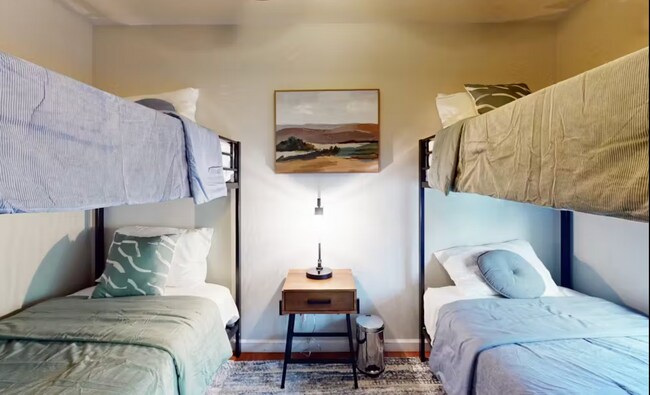 Building Photo - 220 Elm St