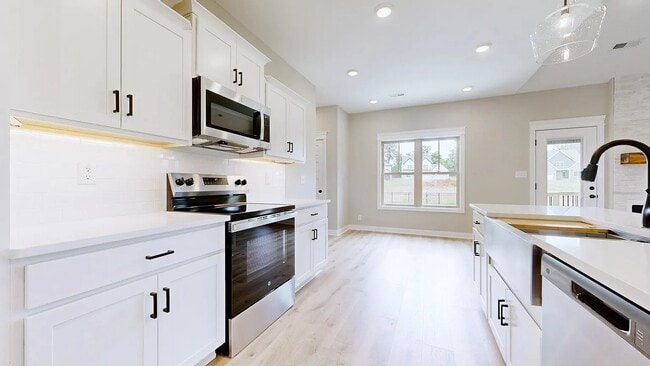 Building Photo - 529 Foxglove Ln