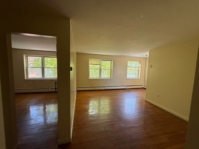 Interior Photo - 105 Preston St.