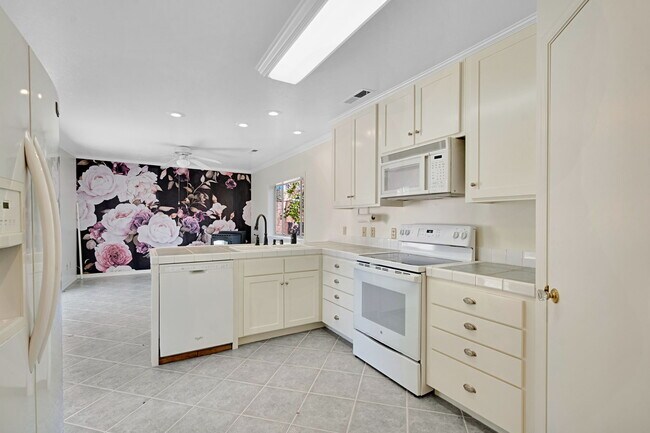 Building Photo - 31638 Lodge Rd
