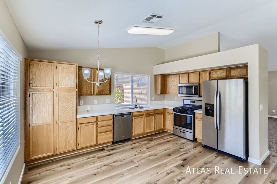 Building Photo - 712 Canyon Country Cir