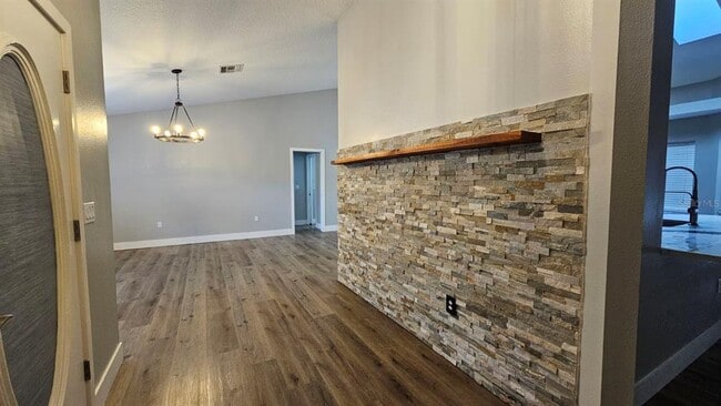 Building Photo - 18720 Oak Way Dr
