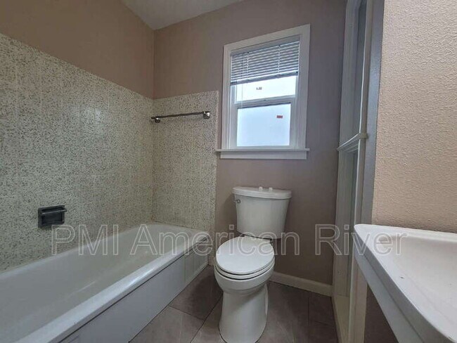 Building Photo - 3932 Jasmine St