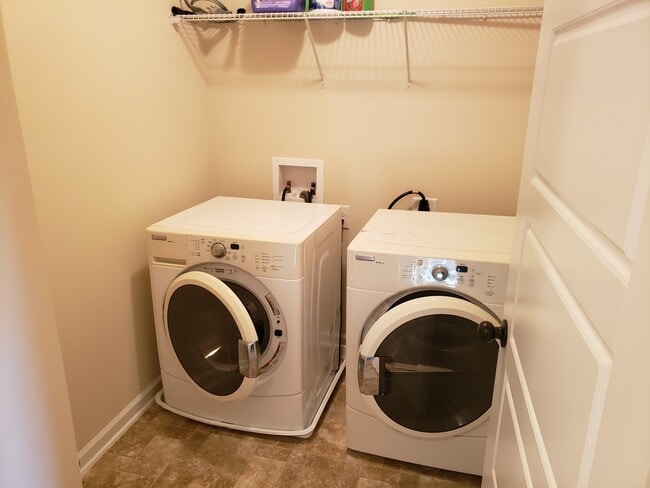 Building Photo - Unfurnished 3 Bedroom 2.5 bath home in The Landing at Mill Creek