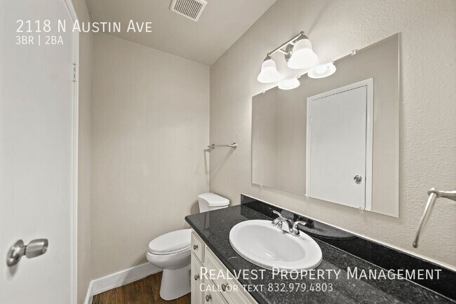 Building Photo - 2118 N Austin Ave