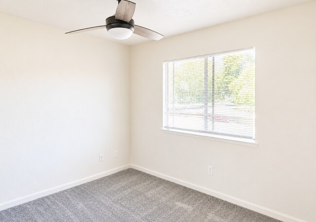 Building Photo - 2701 Harvest Ln