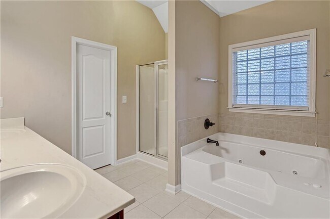 Building Photo - 1141 Carillon Dr SE