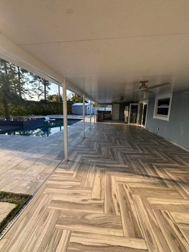 Building Photo - 2591 Rosehaven Rd