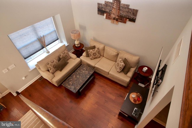 Building Photo - 601 Lexington Mews