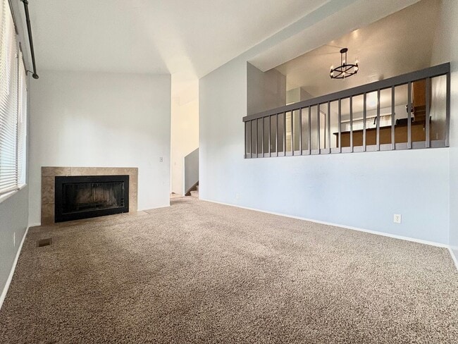 Building Photo - Charming 3-Bed Townhome in Holladay – Fenced Yard, Ample Parking & Prime Location