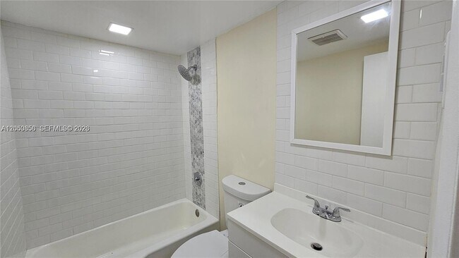 Building Photo - 2918 Funston St