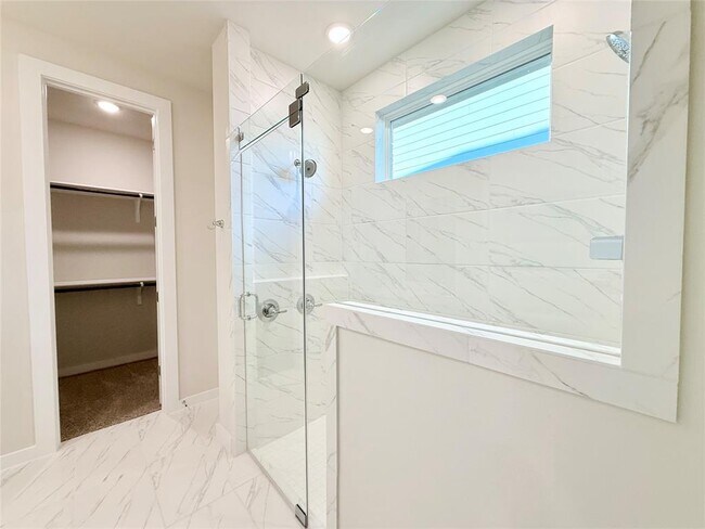 Building Photo - 133 Cintilar St