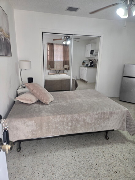 Building Photo - 3165 W 2nd Ave