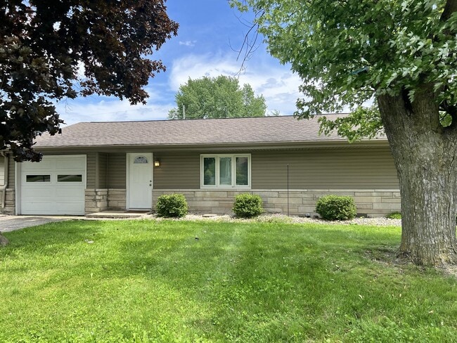 Building Photo - 406 Magnolia Dr