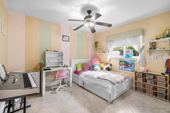 Building Photo - 3509 NW 26th Ct