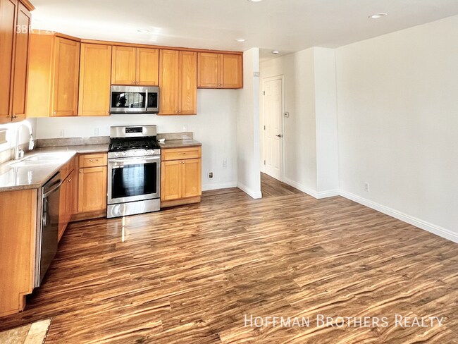 Building Photo - 5507 S Manhattan Pl