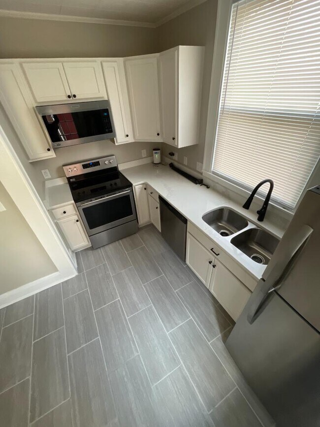 Building Photo - 438 Wales Rd NE