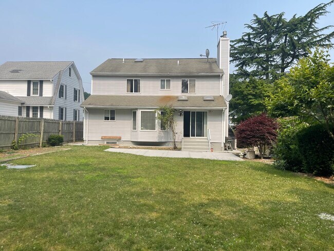 Building Photo - 25 Summers St