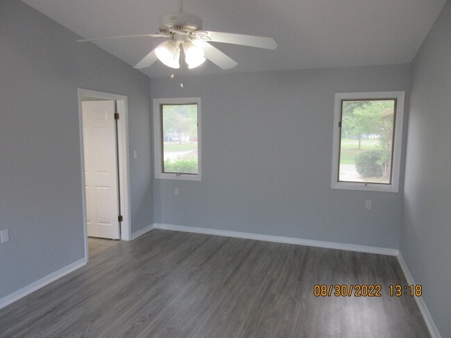 Building Photo - 320 W Fort Morgan Rd