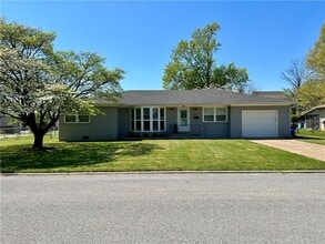 Building Photo - 301 Crestview Dr