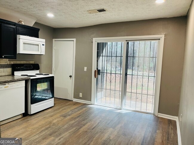 Building Photo - 142 Summerwood Dr