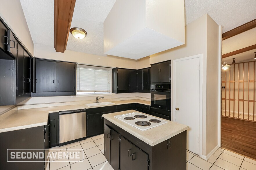 Building Photo - 3347 Navajo Pl