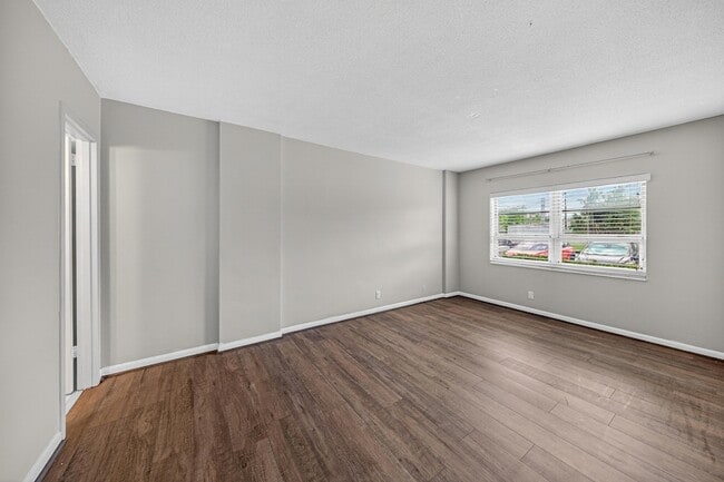 Building Photo - 1831 NE 38th St