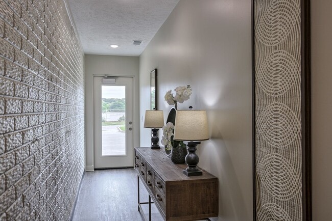 Building Photo - Modern 3BR Retreat | Penthouse + Skyline V...