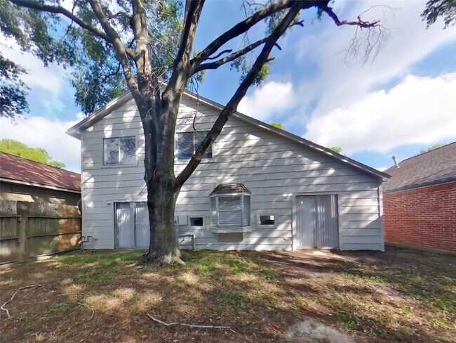 Building Photo - 7114 River Garden Dr