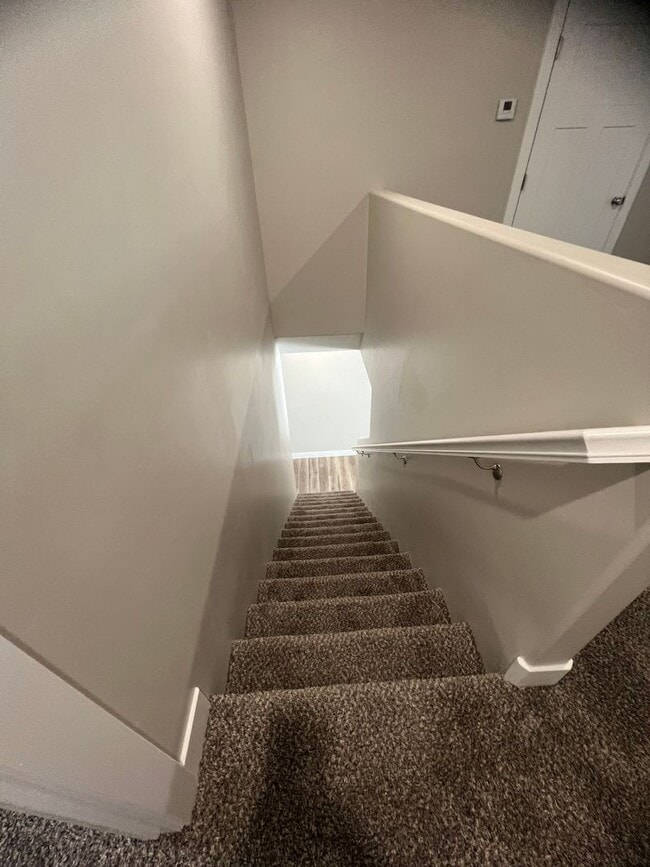 Building Photo - Ready To Move in! New 2 Bed 3 bath!