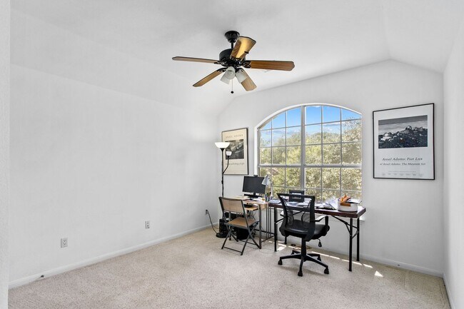 Building Photo - 5950 Mesa Verde Cir