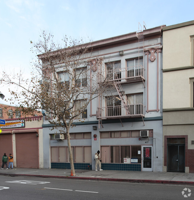 Building Photo - Golden West