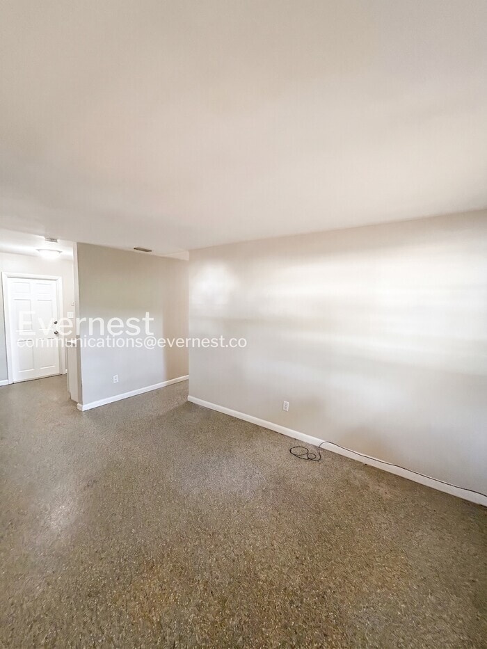 Building Photo - 4207 E Sandalwood Cir S