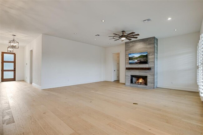 Building Photo - 935 Wesley Ridge Dr