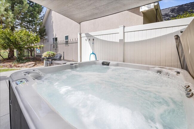 Building Photo - 2279 S Bear Claw Way